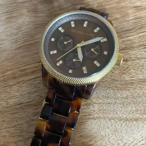 Michael Kors tortoiseshell & gold watch (needs new battery!) Michael Kors Watch Tortoise shell link band Needs... | Depop main image 4